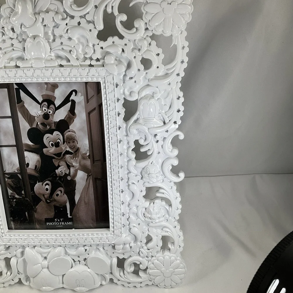 Disney Parks Mickey & Friends Sculptured Large White Photo Frame 5x7